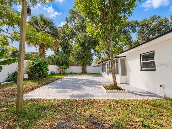 1112 W HIAWATHA STREET, Tampa, FL 33604