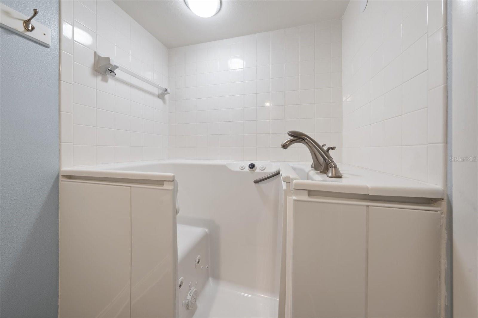 Walk in tub