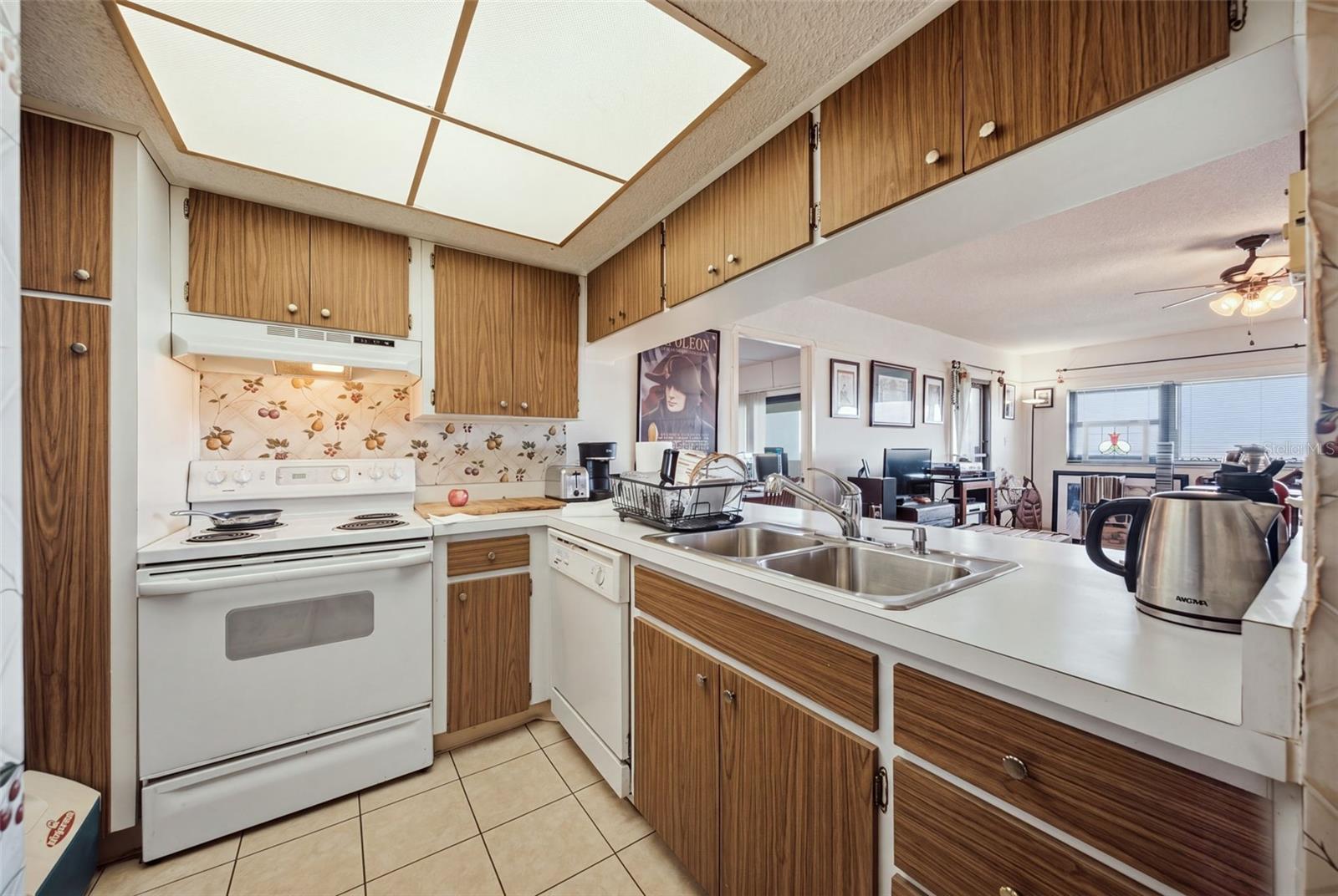 4141 BAYSHORE BOULEVARD, #905, Tampa, FL 33611