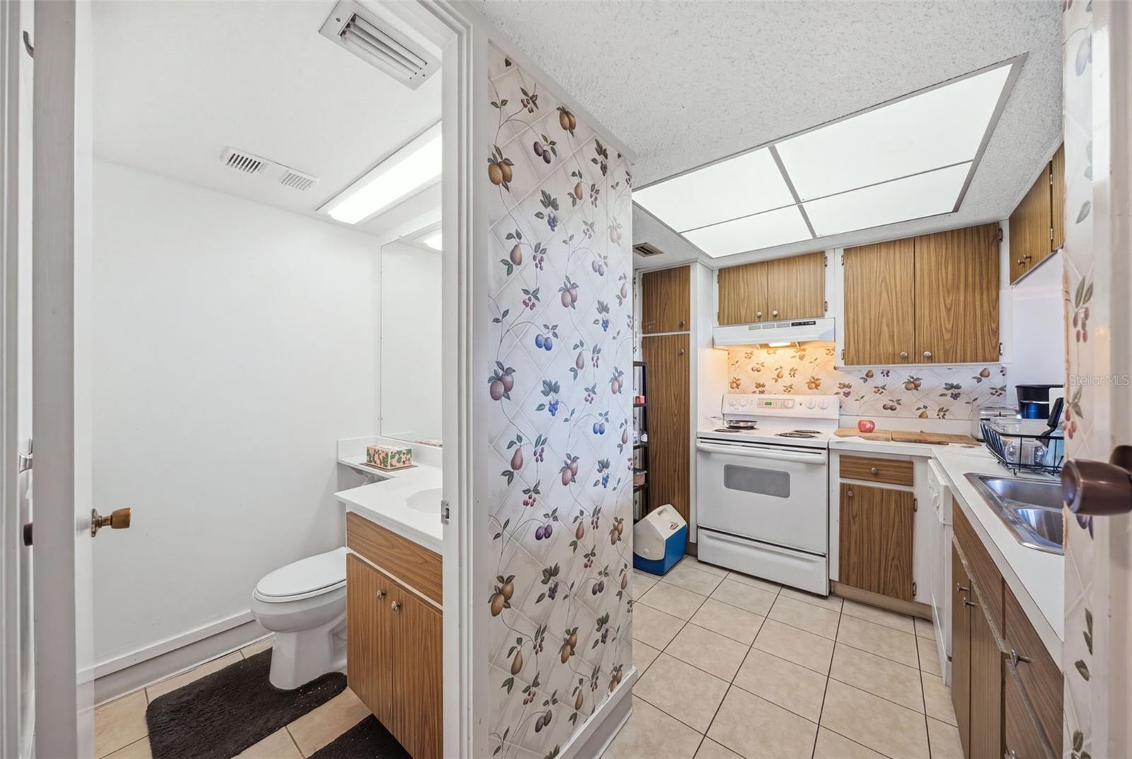 4141 BAYSHORE BOULEVARD, #905, Tampa, FL 33611