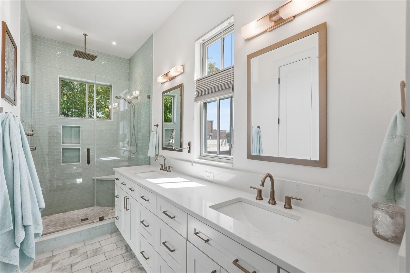 Ensuite Bath to Primary Bedroom