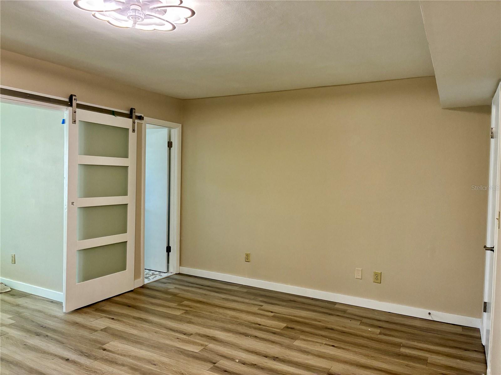 MB/Entrance Guest Room