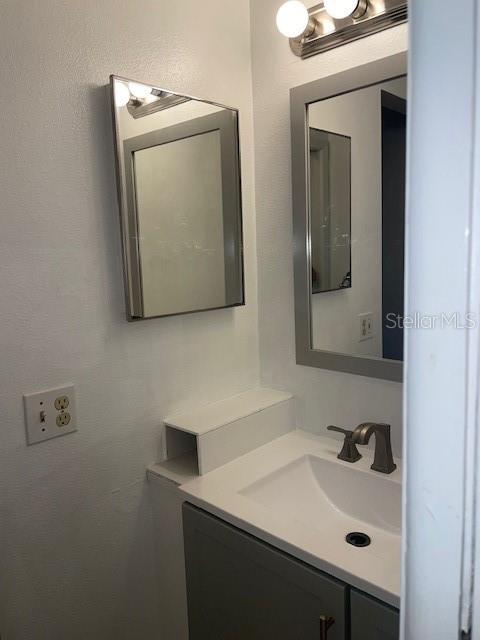 2242 BANCROFT CIRCLE N, #F, Palm Harbor, FL 34683