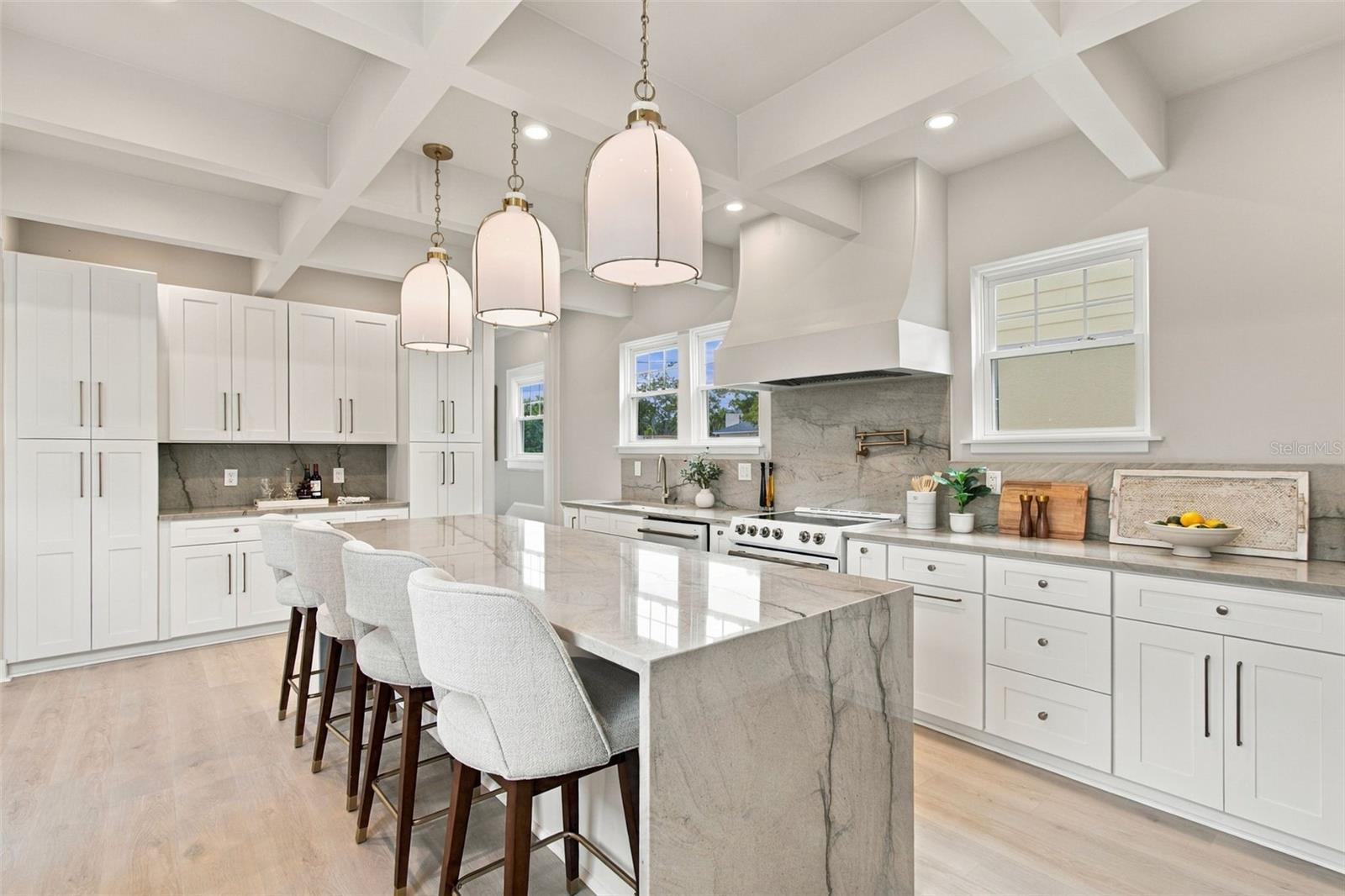 5426 VENETIAN BOULEVARD NE, St Petersburg, FL 33703