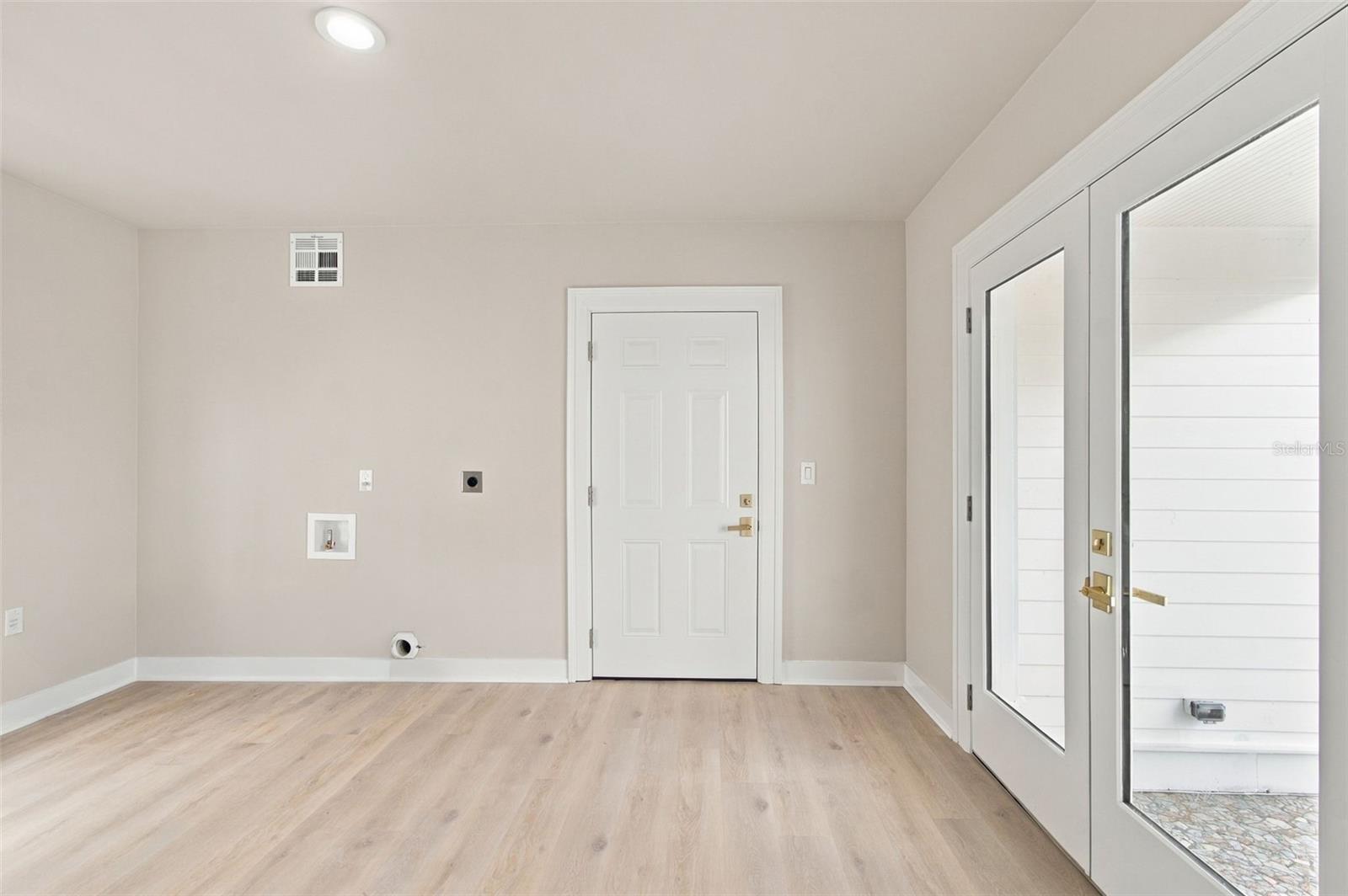 5426 VENETIAN BOULEVARD NE, St Petersburg, FL 33703