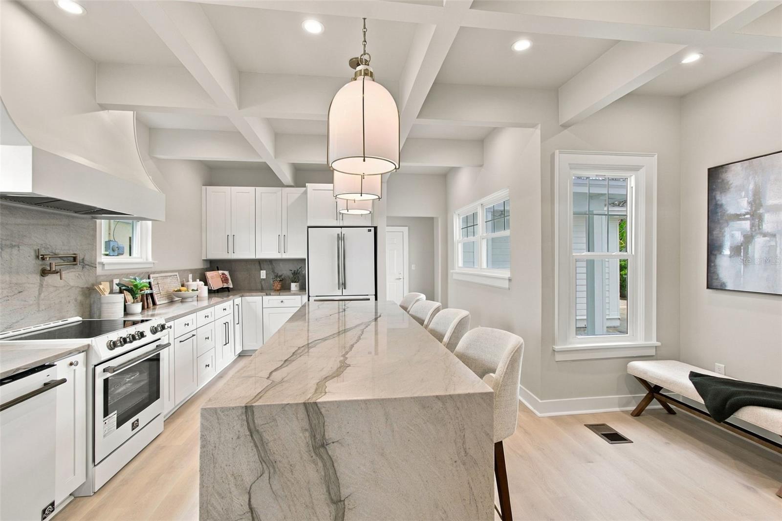 5426 VENETIAN BOULEVARD NE, St Petersburg, FL 33703