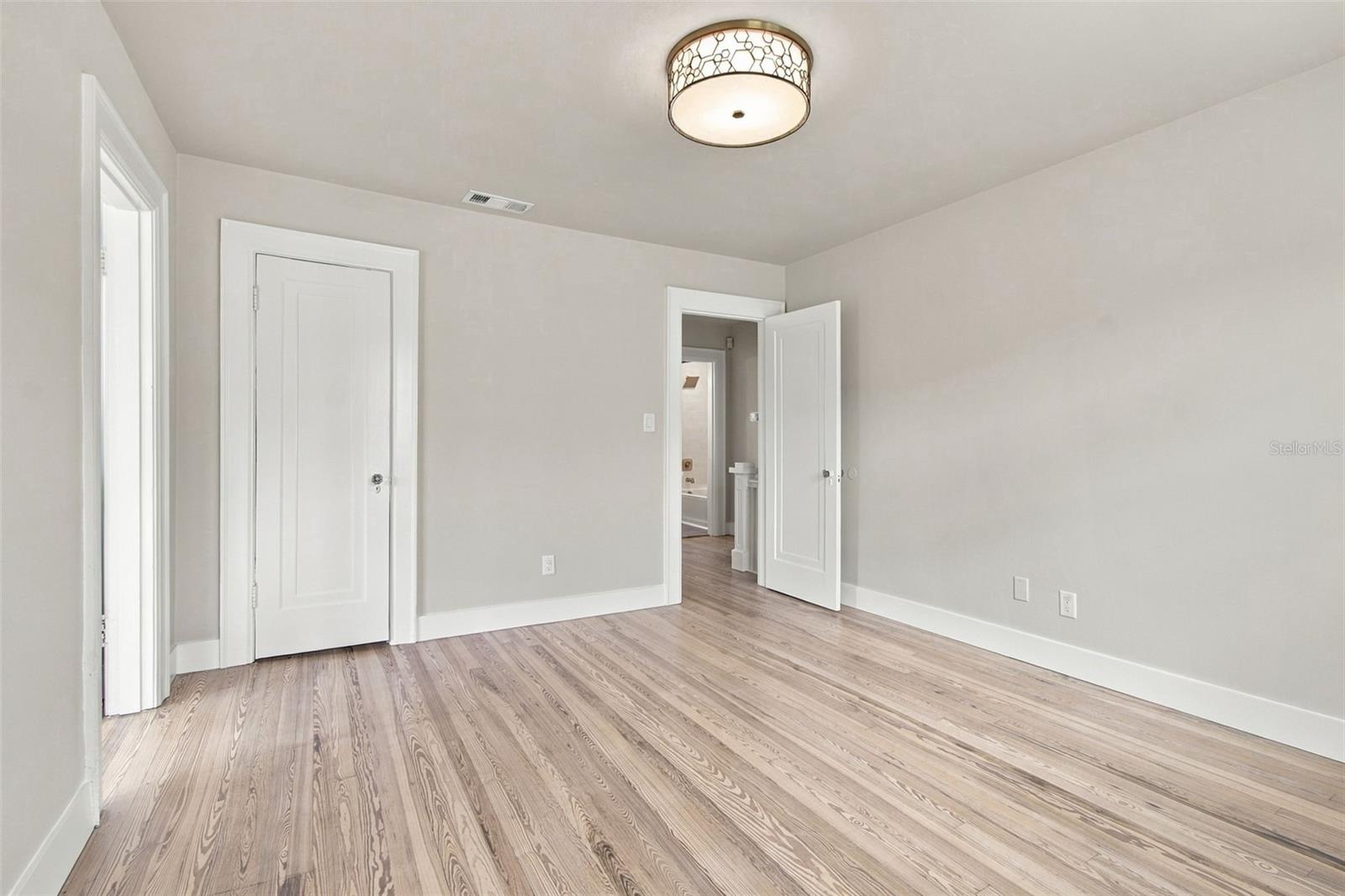 5426 VENETIAN BOULEVARD NE, St Petersburg, FL 33703