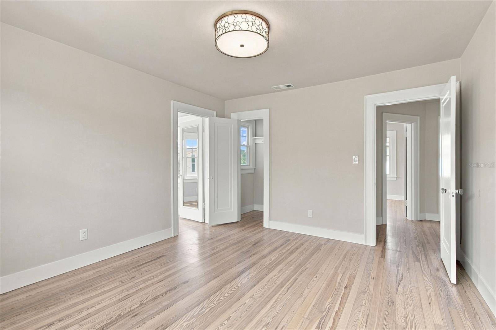 5426 VENETIAN BOULEVARD NE, St Petersburg, FL 33703