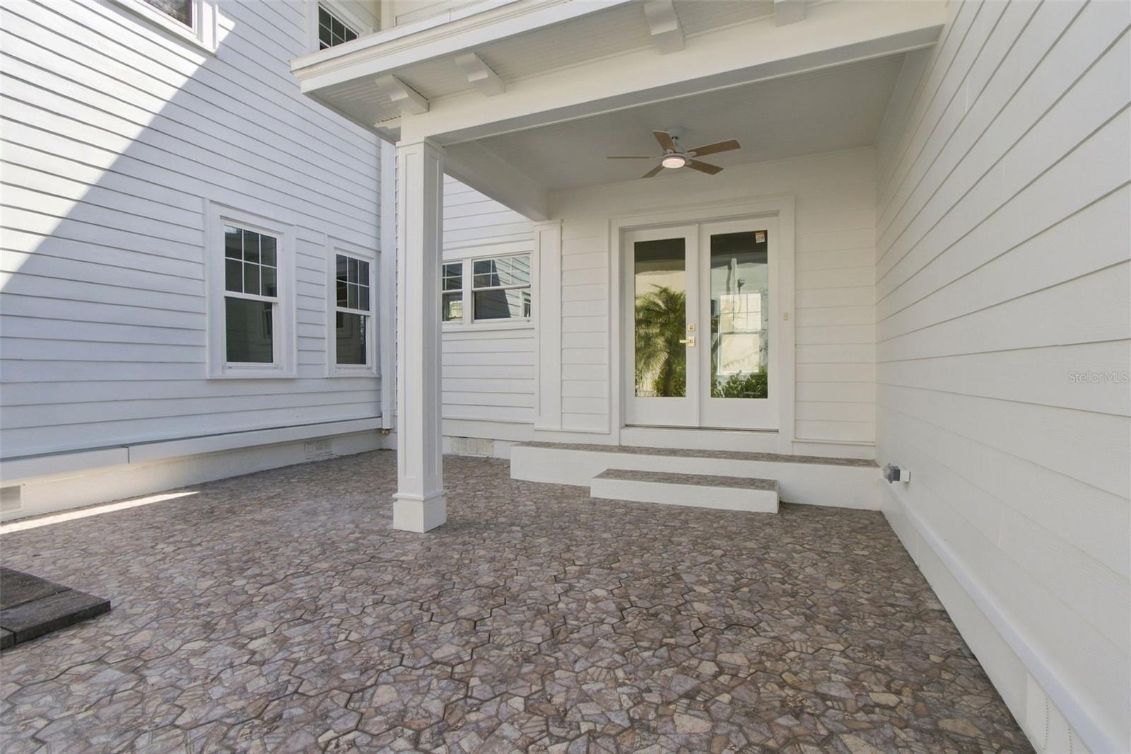 5426 VENETIAN BOULEVARD NE, St Petersburg, FL 33703