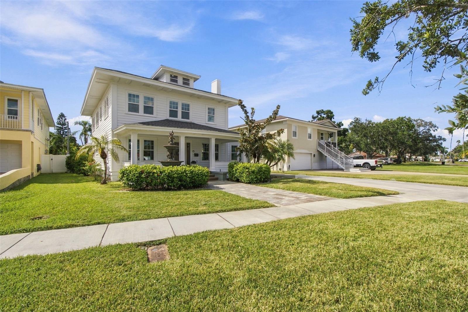 5426 VENETIAN BOULEVARD NE, St Petersburg, FL 33703