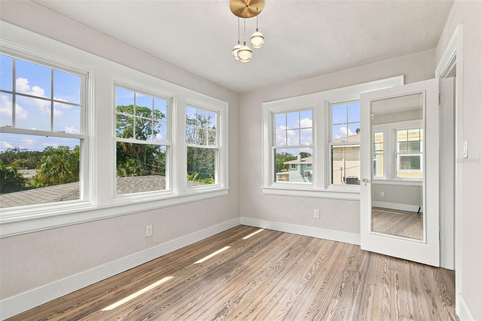 5426 VENETIAN BOULEVARD NE, St Petersburg, FL 33703
