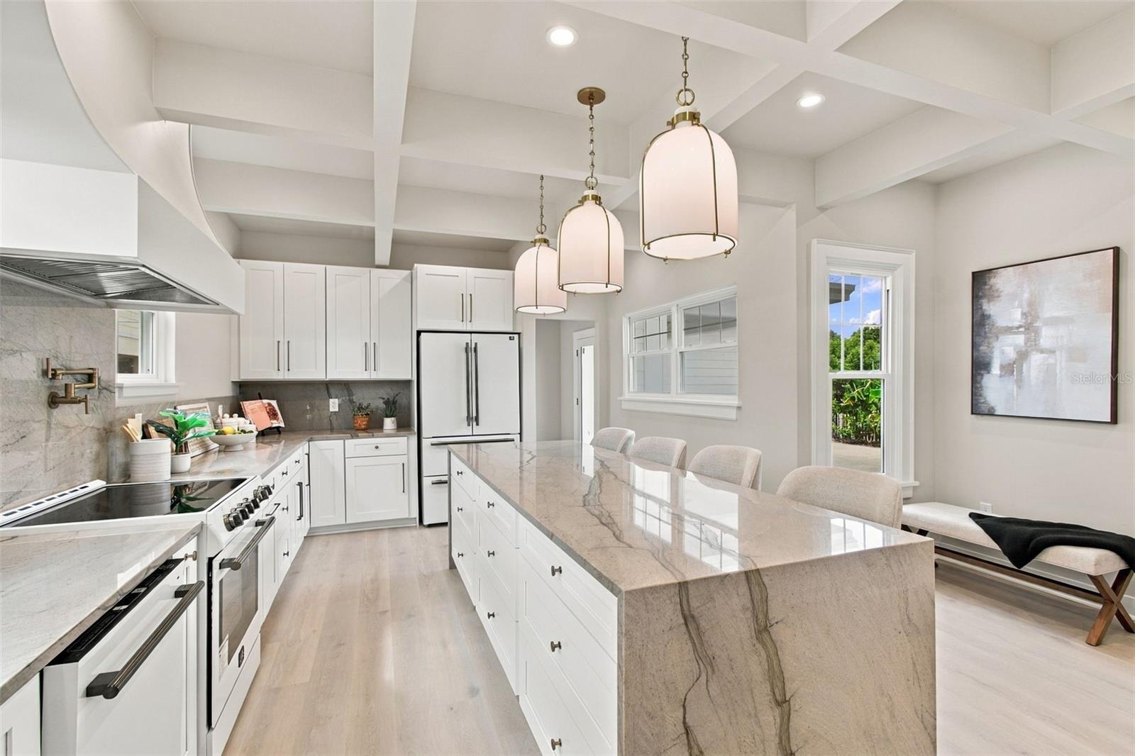 5426 VENETIAN BOULEVARD NE, St Petersburg, FL 33703