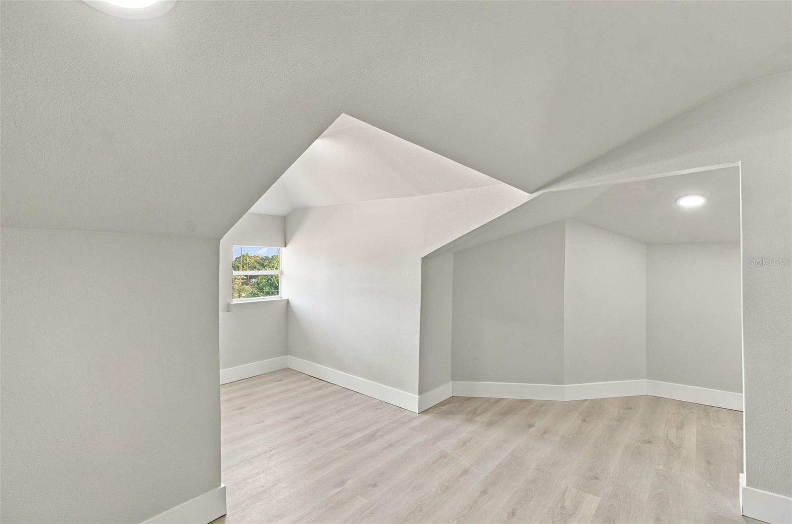 5426 VENETIAN BOULEVARD NE, St Petersburg, FL 33703