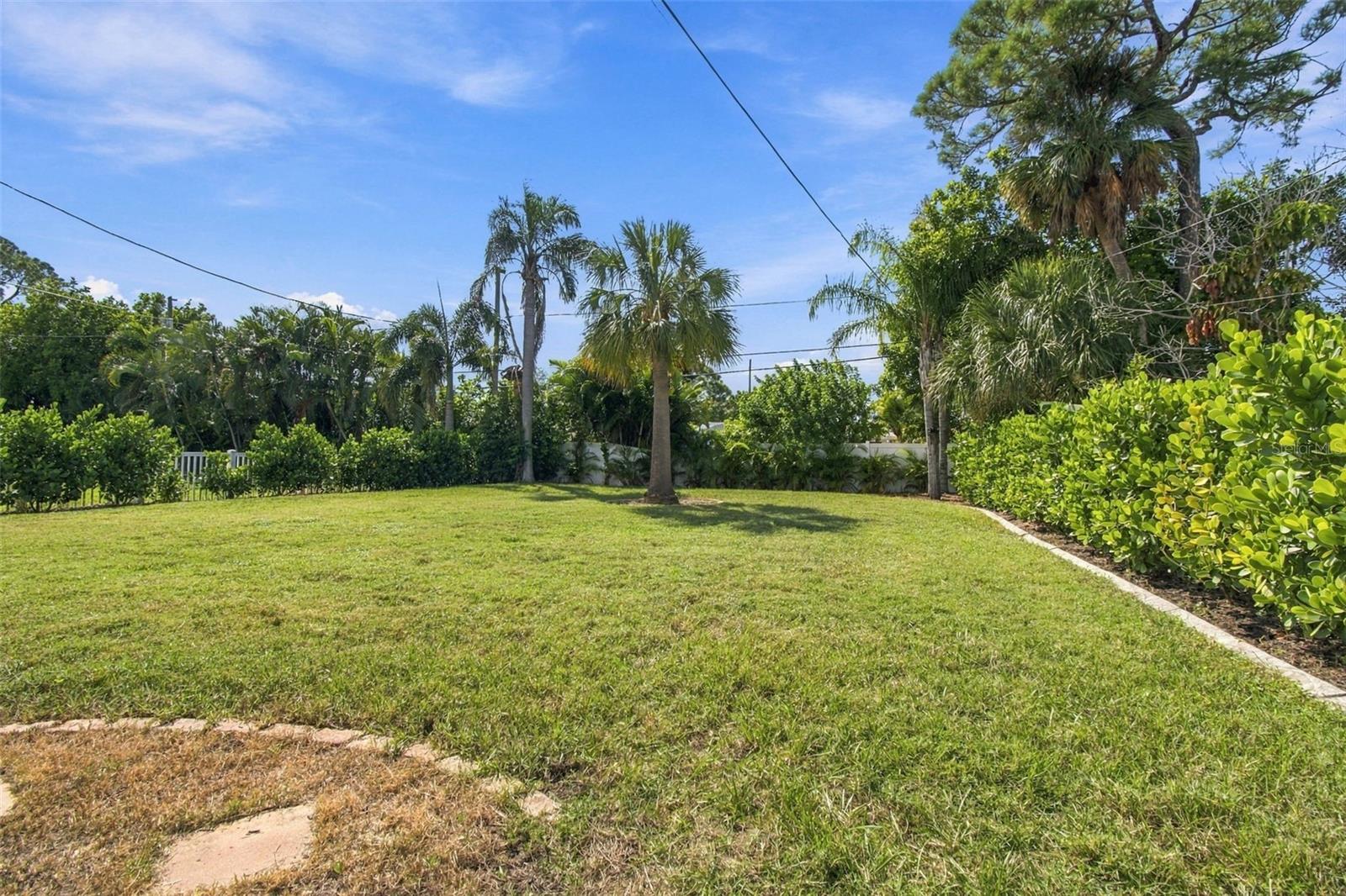 5426 VENETIAN BOULEVARD NE, St Petersburg, FL 33703