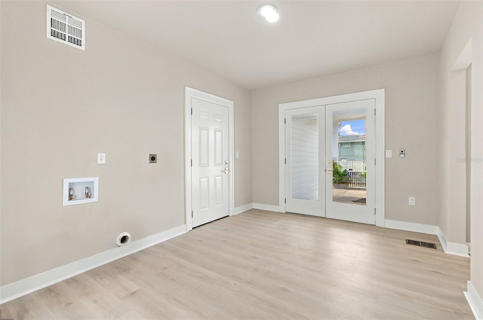 5426 VENETIAN BOULEVARD NE, St Petersburg, FL 33703