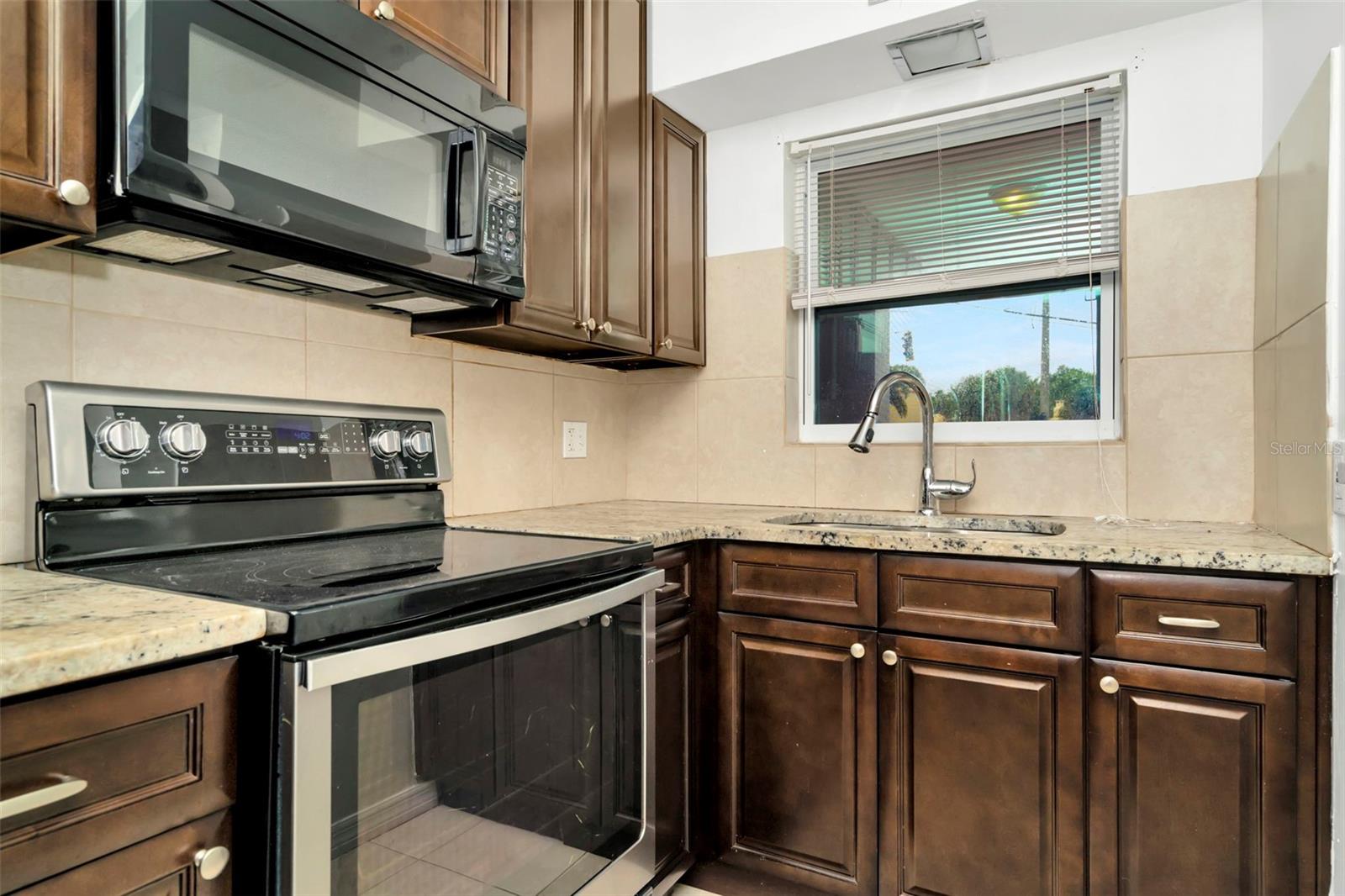3700 HAINES ROAD N, #6, St Petersburg, FL 33704