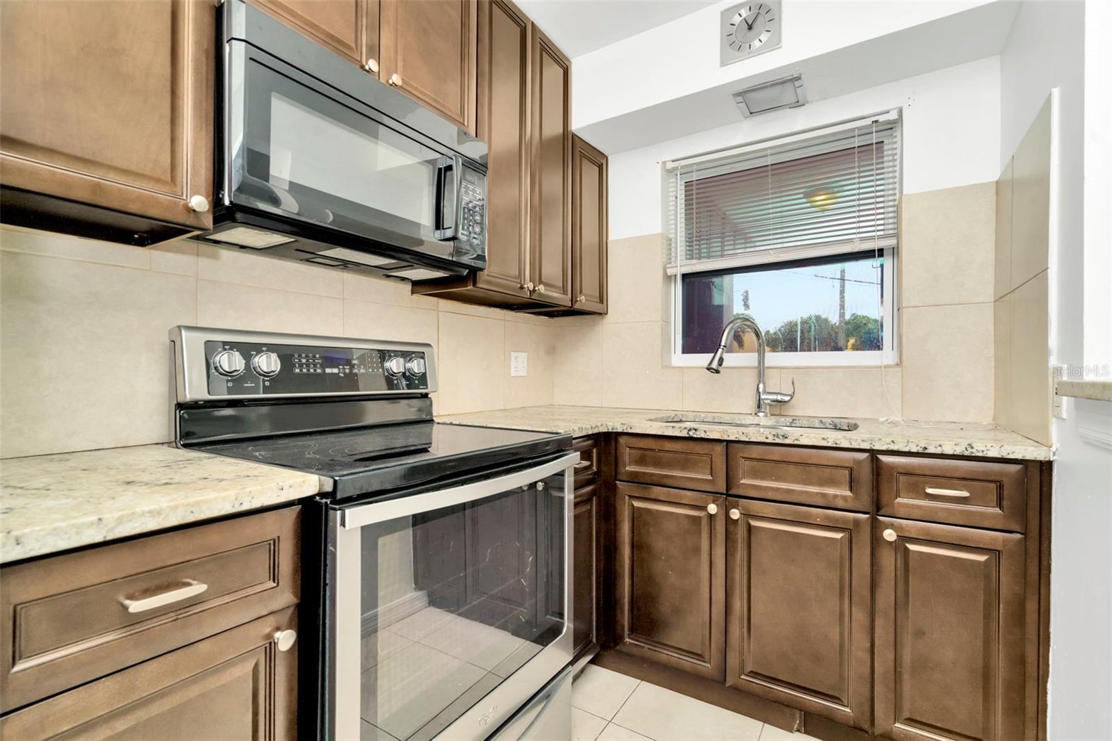 3700 HAINES ROAD N, #6, St Petersburg, FL 33704
