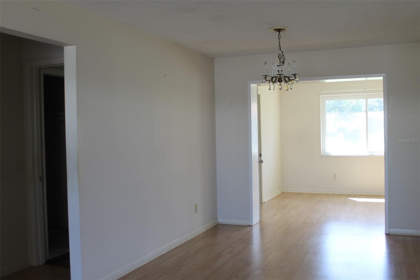 Dining Area Viewed from Living Rm