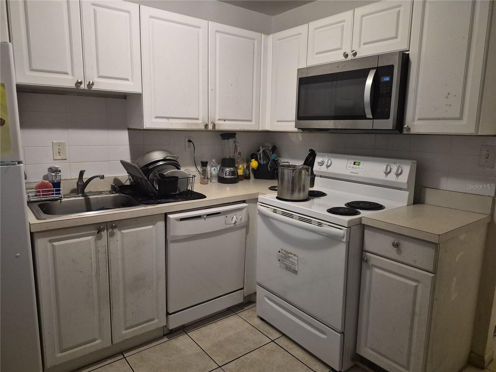202 POINSETTIA PINE COURT, #202, Tampa, FL 33612