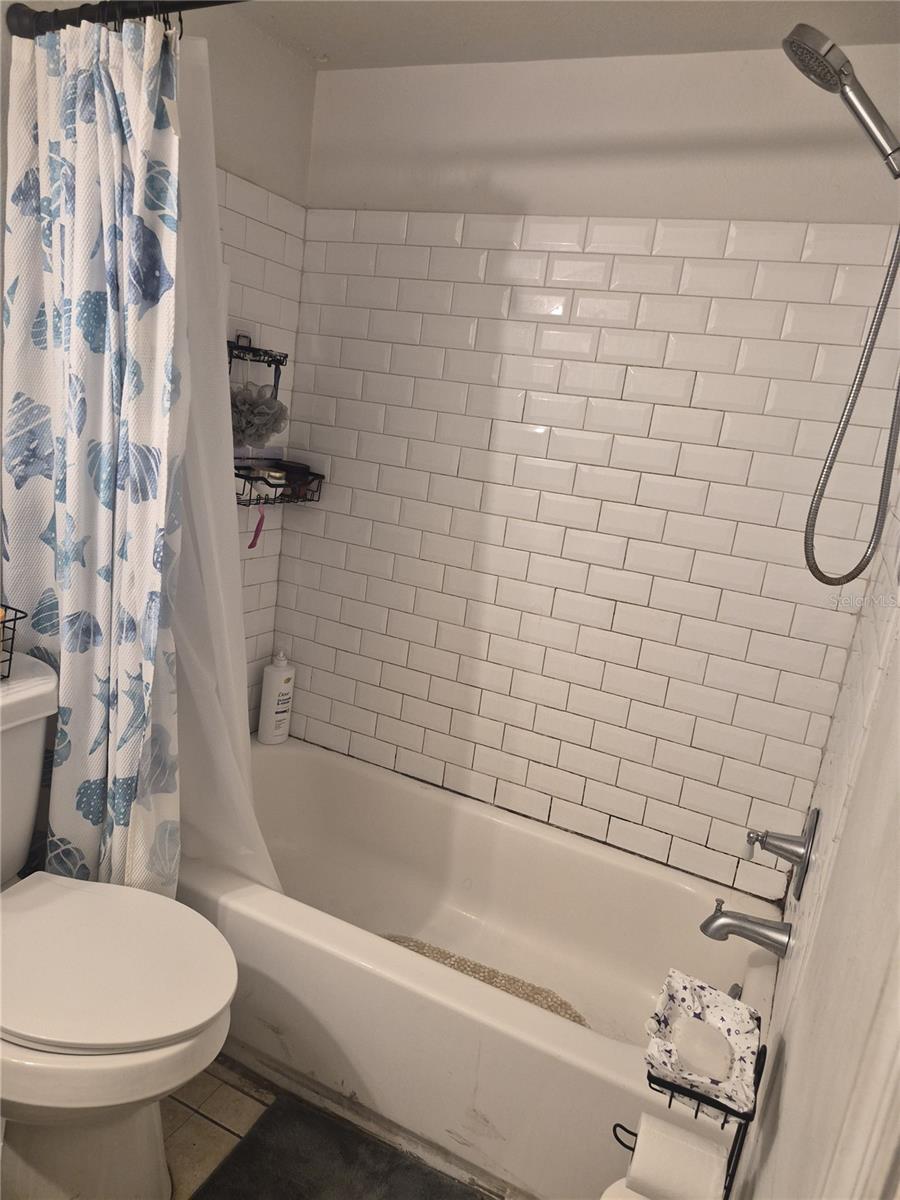 202 POINSETTIA PINE COURT, #202, Tampa, FL 33612