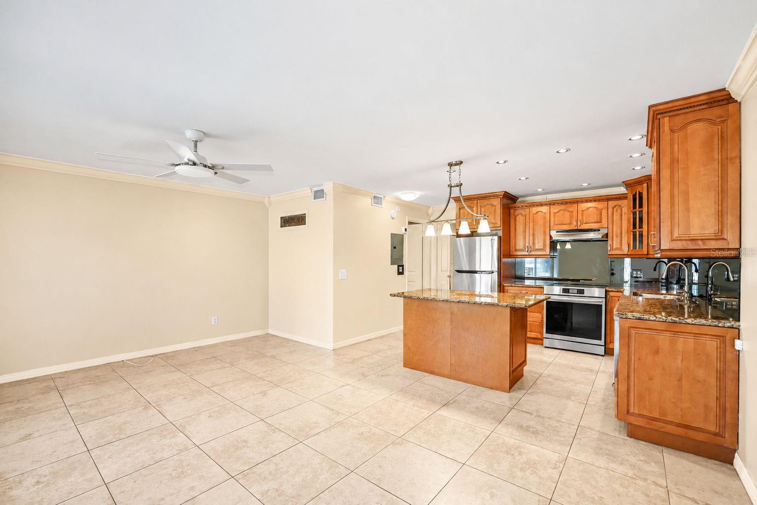 2000 WORLD PARKWAY BOULEVARD, #2, Clearwater, FL 33763