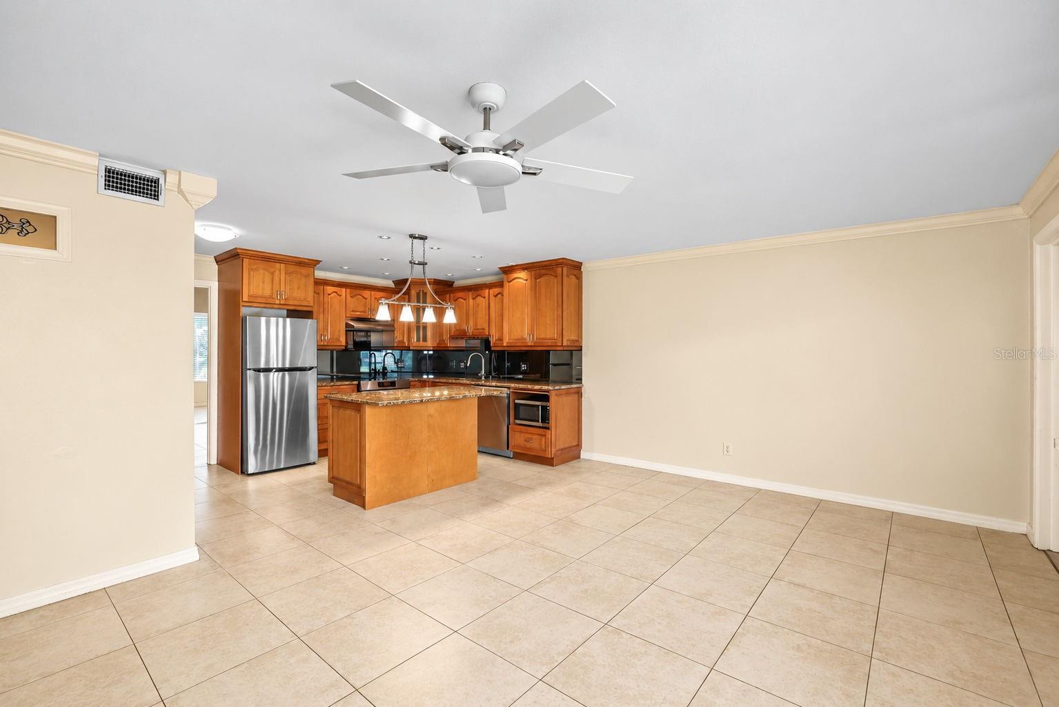 2000 WORLD PARKWAY BOULEVARD, #2, Clearwater, FL 33763