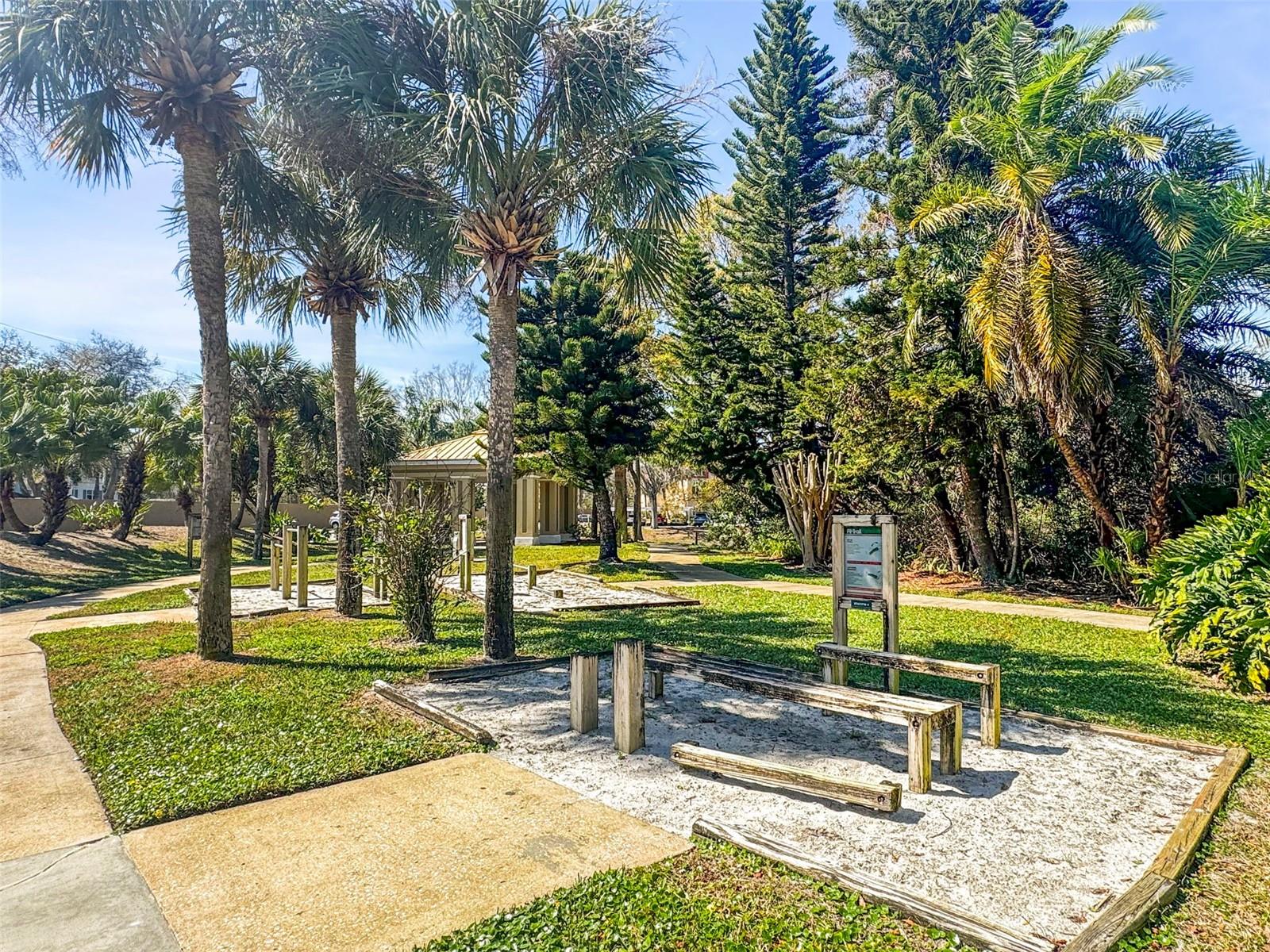 2000 WORLD PARKWAY BOULEVARD, #2, Clearwater, FL 33763