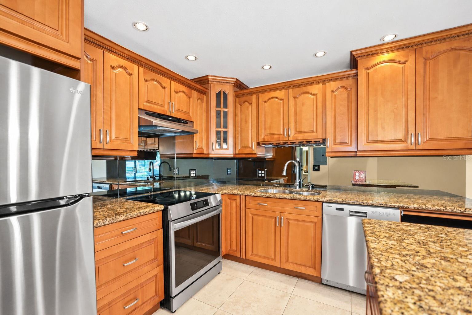 2000 WORLD PARKWAY BOULEVARD, #2, Clearwater, FL 33763