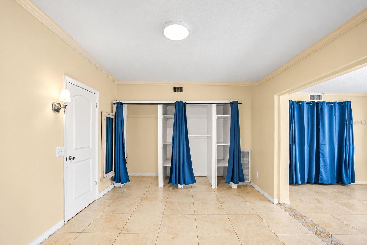 2000 WORLD PARKWAY BOULEVARD, #2, Clearwater, FL 33763