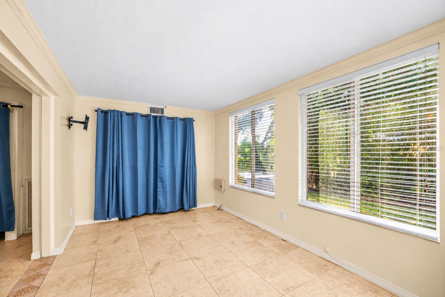 2000 WORLD PARKWAY BOULEVARD, #2, Clearwater, FL 33763