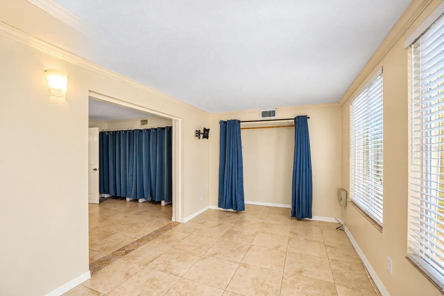 2000 WORLD PARKWAY BOULEVARD, #2, Clearwater, FL 33763