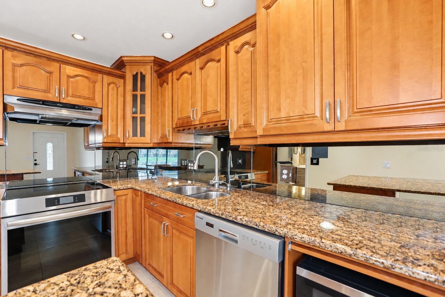 2000 WORLD PARKWAY BOULEVARD, #2, Clearwater, FL 33763