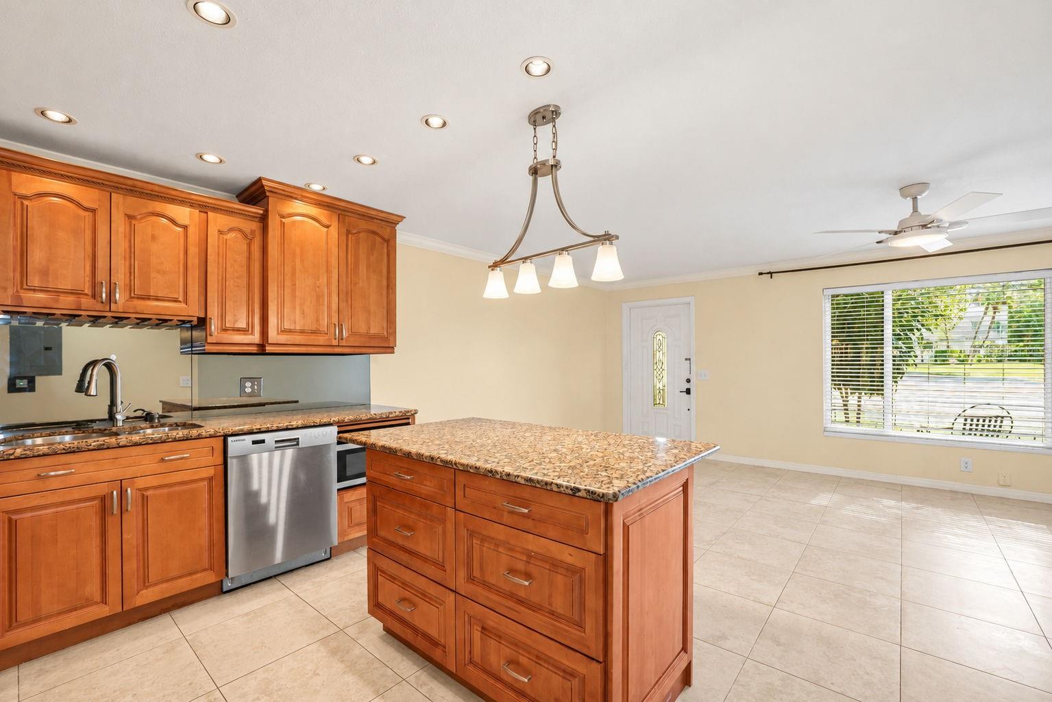 2000 WORLD PARKWAY BOULEVARD, #2, Clearwater, FL 33763