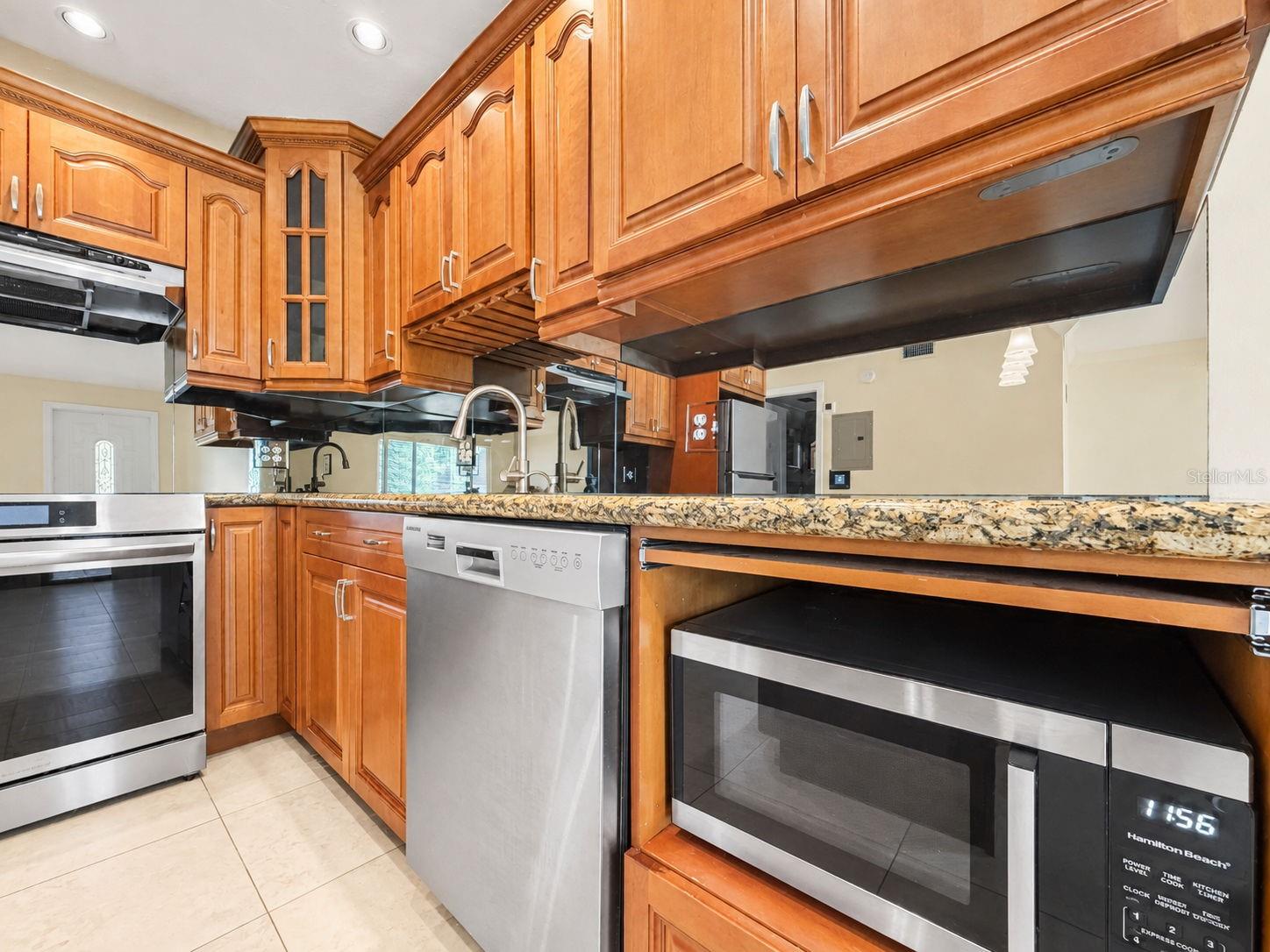 2000 WORLD PARKWAY BOULEVARD, #2, Clearwater, FL 33763