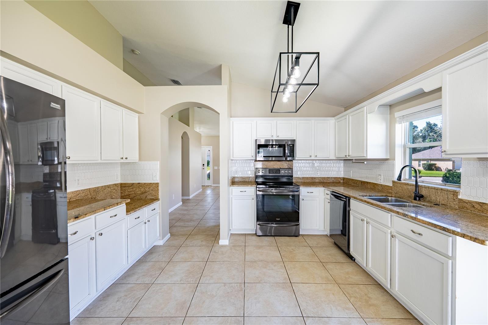 2022 SAMANTHA LANE, Valrico, FL 33594