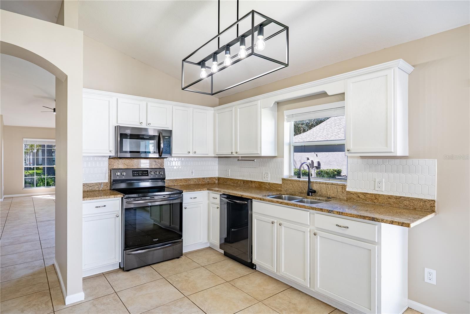 2022 SAMANTHA LANE, Valrico, FL 33594