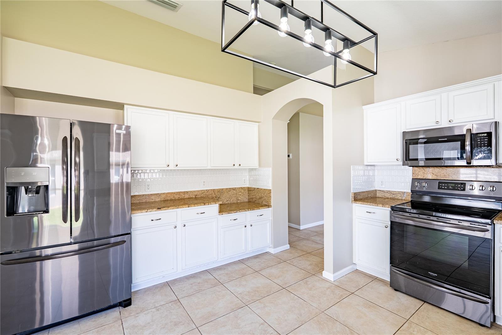 2022 SAMANTHA LANE, Valrico, FL 33594
