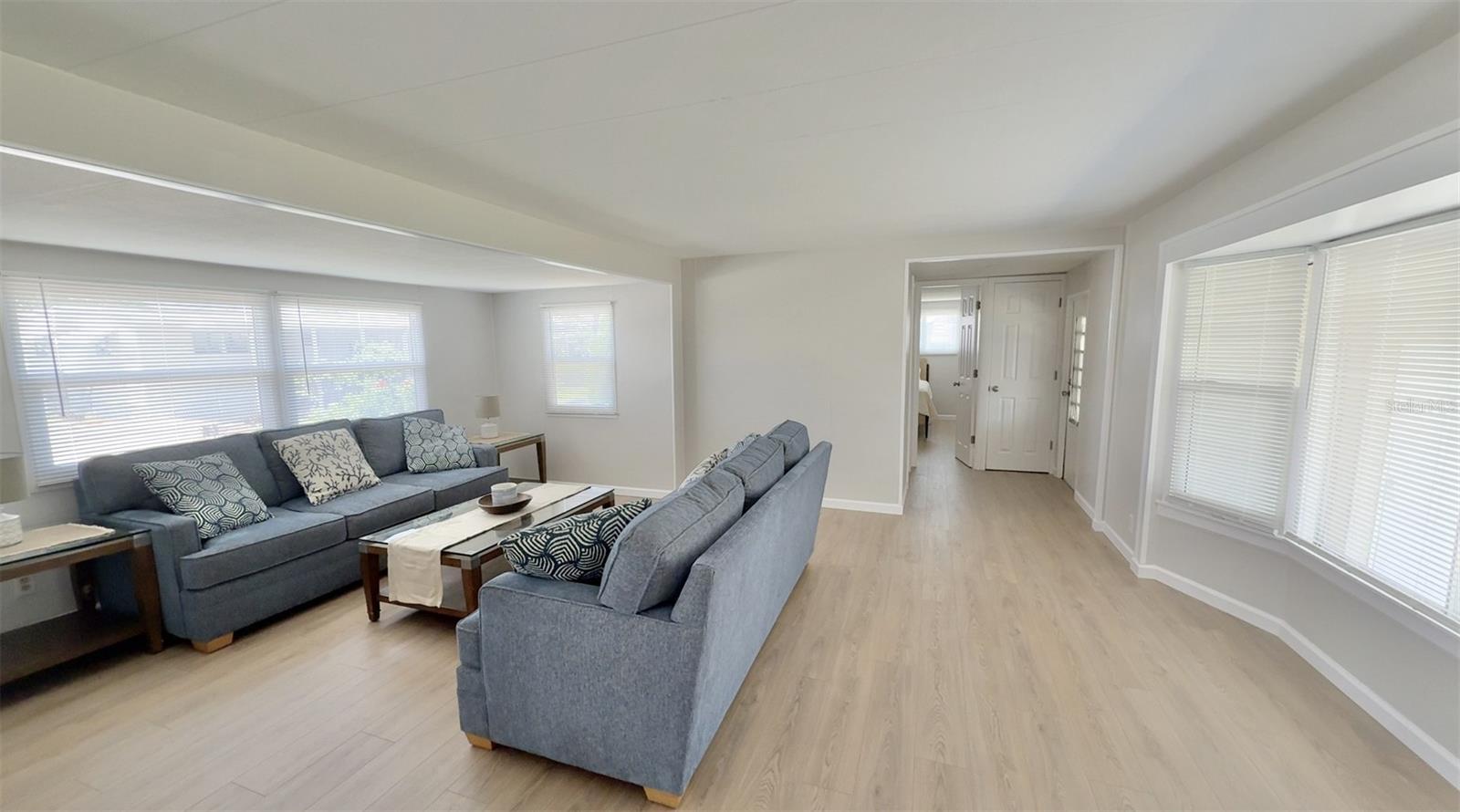 19' x 14' living room