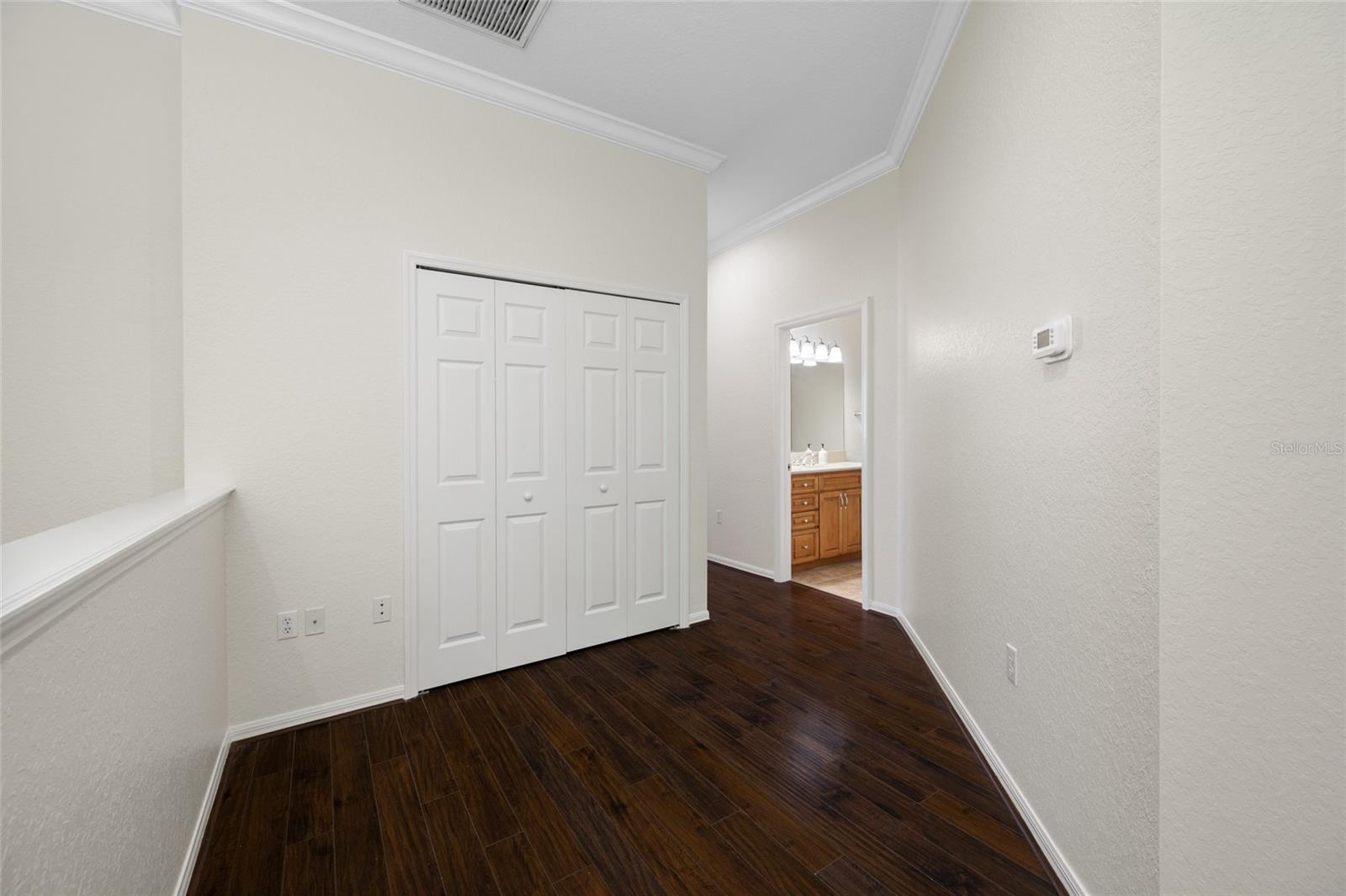 Upstairs Loft - Great For Open Office Concept!