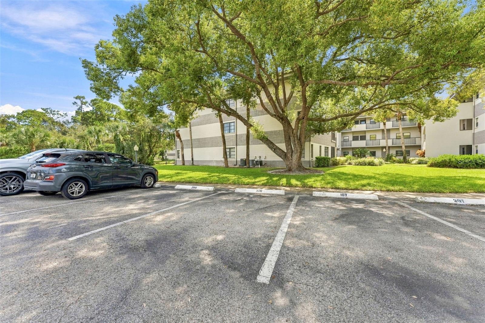 Centrally located in the Rustlewood at Countryside community