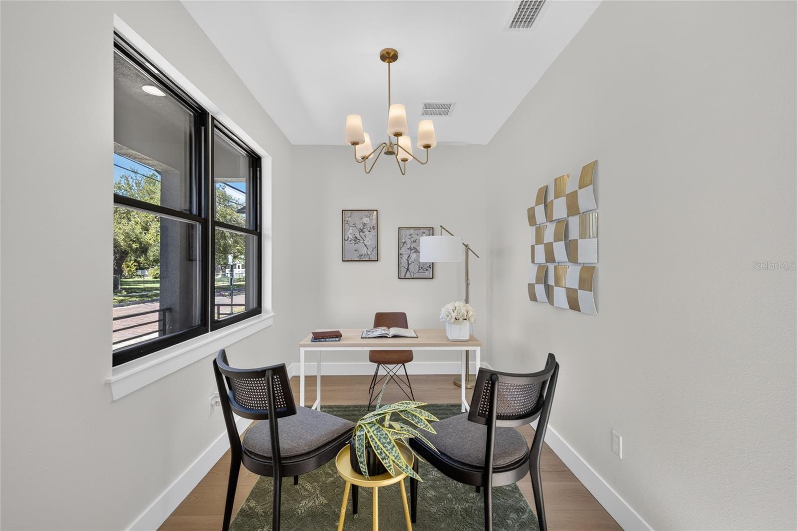 Entry / Office