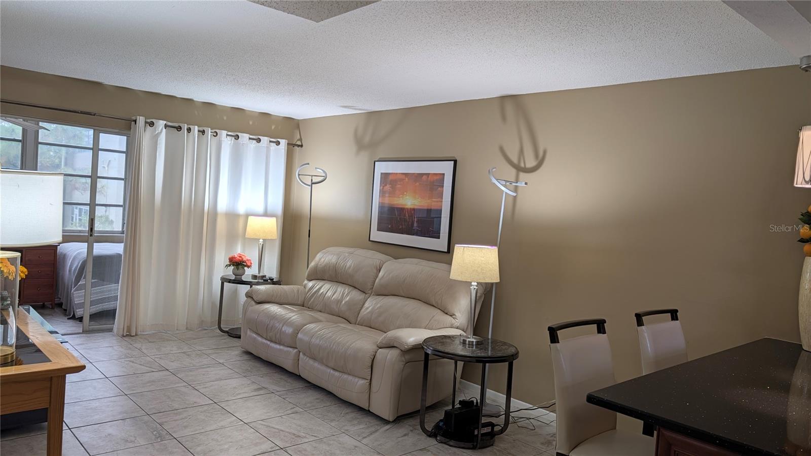 Open concept living room/kitchen
