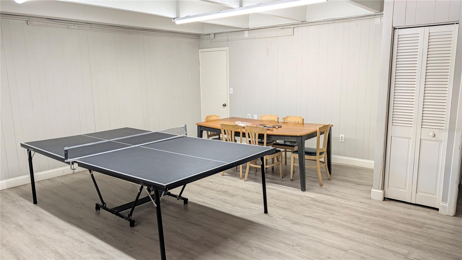 Ping pong table