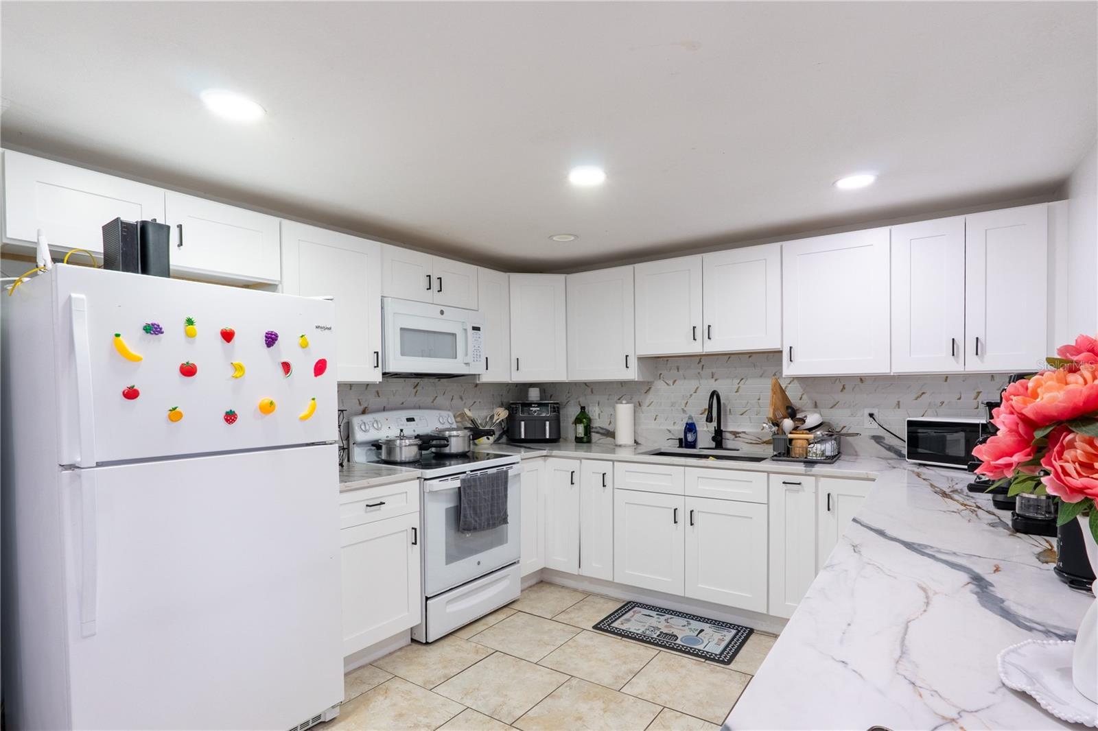 8819 W BROAD STREET, Tampa, FL 33615