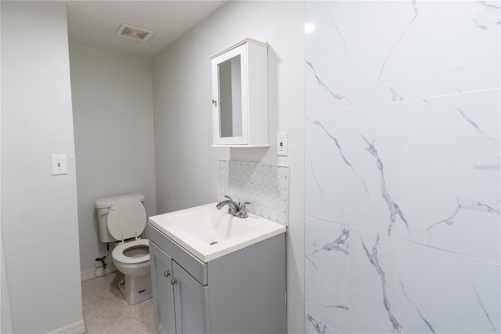 8819 W BROAD STREET, Tampa, FL 33615