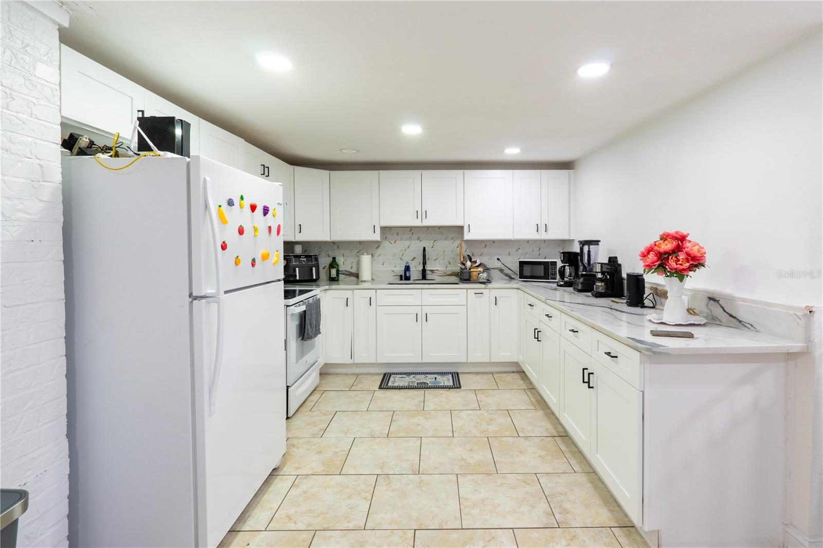 8819 W BROAD STREET, Tampa, FL 33615