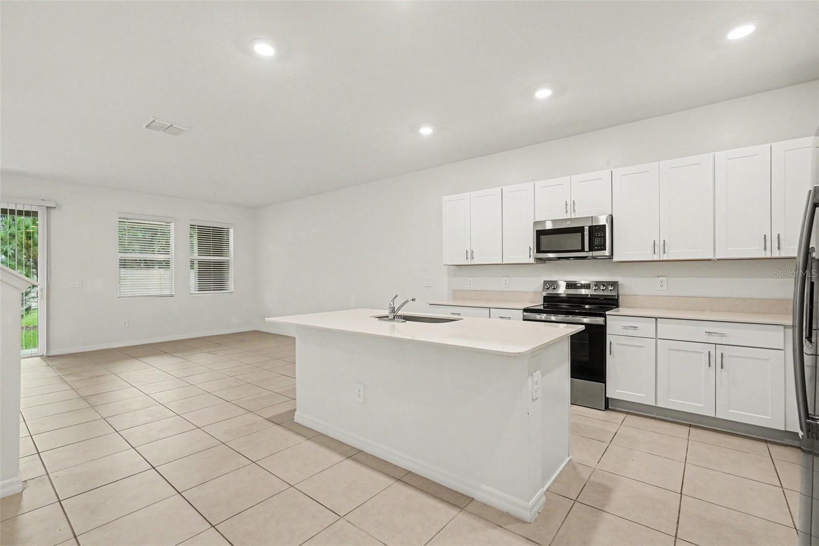 3332 LAPIS LAKE DRIVE, Zephyrhills, FL 33541
