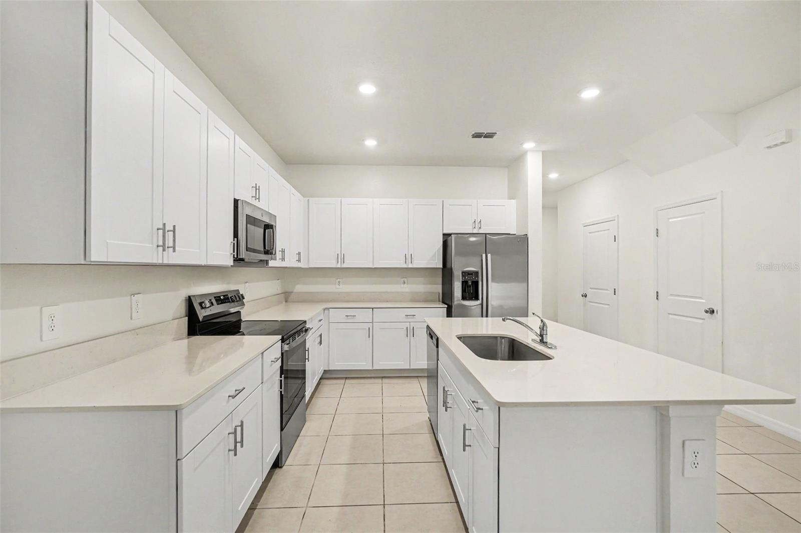 3332 LAPIS LAKE DRIVE, Zephyrhills, FL 33541