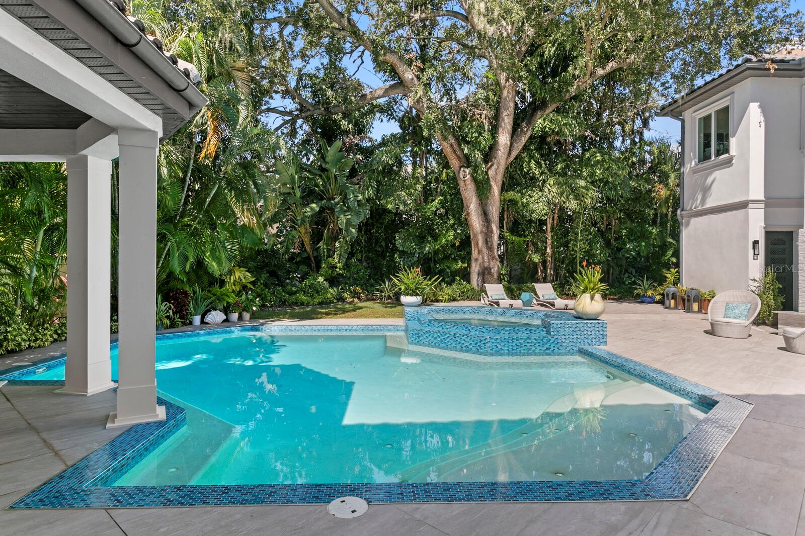 2913 W KNIGHTS AVENUE, Tampa, FL 33611