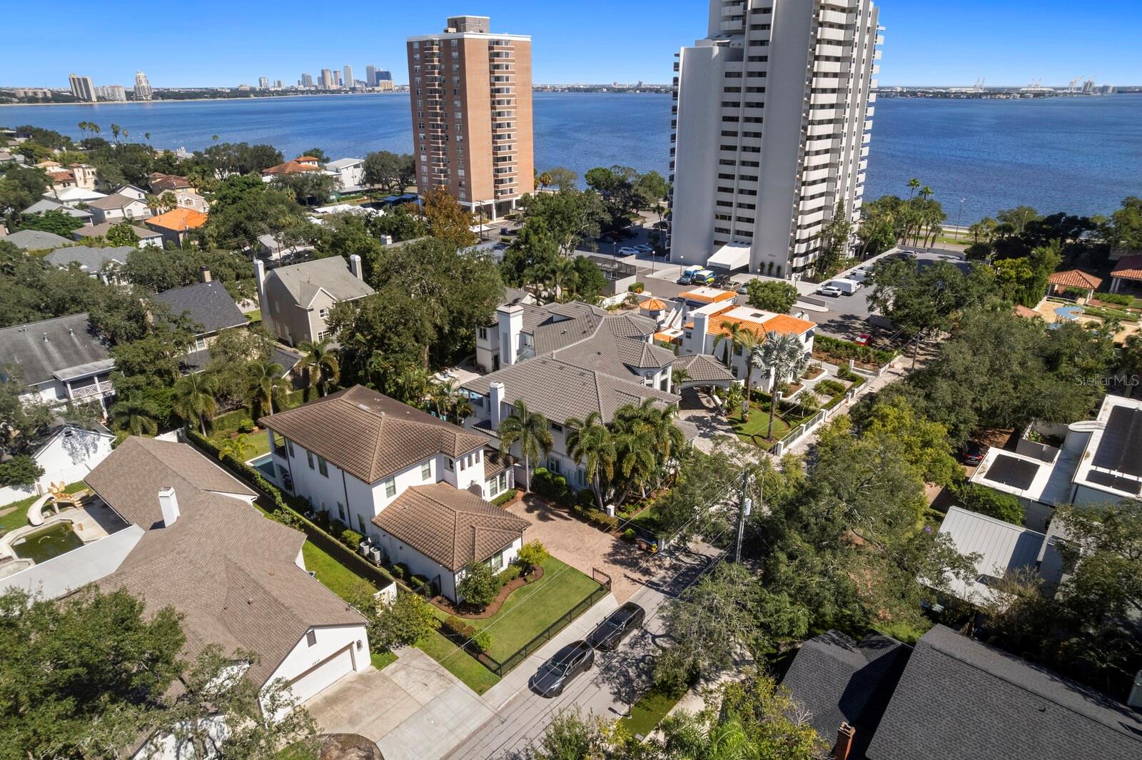 2913 W KNIGHTS AVENUE, Tampa, FL 33611